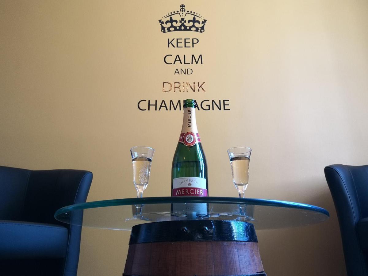 Groom Epernay - Jacuzzi & Champagne Exteriér fotografie